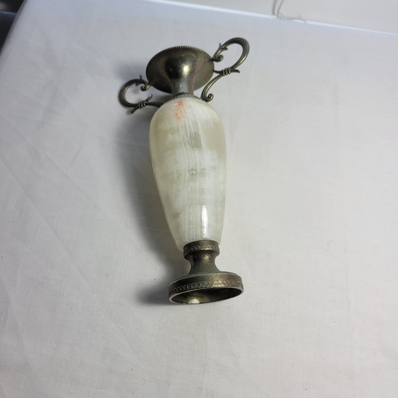 VINTAGE DECORATIVE ONIX AND BRASS VASE SMALL - Picture 8 of 11